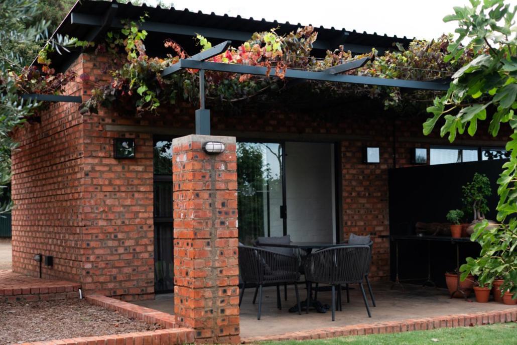 Bed and Breakfast Liedjiesbos Urban Olive Farm Bloemfontein Exteriér fotografie